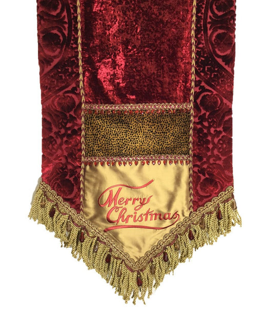 Christmas_Table_runner-red_velvet-gold_silk-Merry_Christmas-beads-reilly_chance_collection_grande