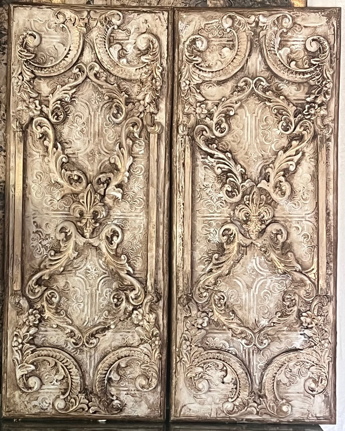 Michelle Butler Designs Set of Two Vintage Cream Wall Plaques