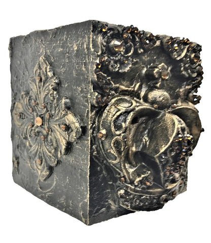 Decorative_tissue_holder-Swarovski_crystals-jeweled_bathroom_accessories-old_world_tissue_holder-crown_tissue_holder-sir_oliver's-reilly_chance_collection_1_grande