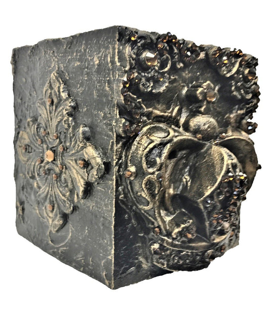 Decorative_tissue_holder-Swarovski_crystals-jeweled_bathroom_accessories-old_world_tissue_holder-crown_tissue_holder-sir_oliver's-reilly_chance_collection_1_grande