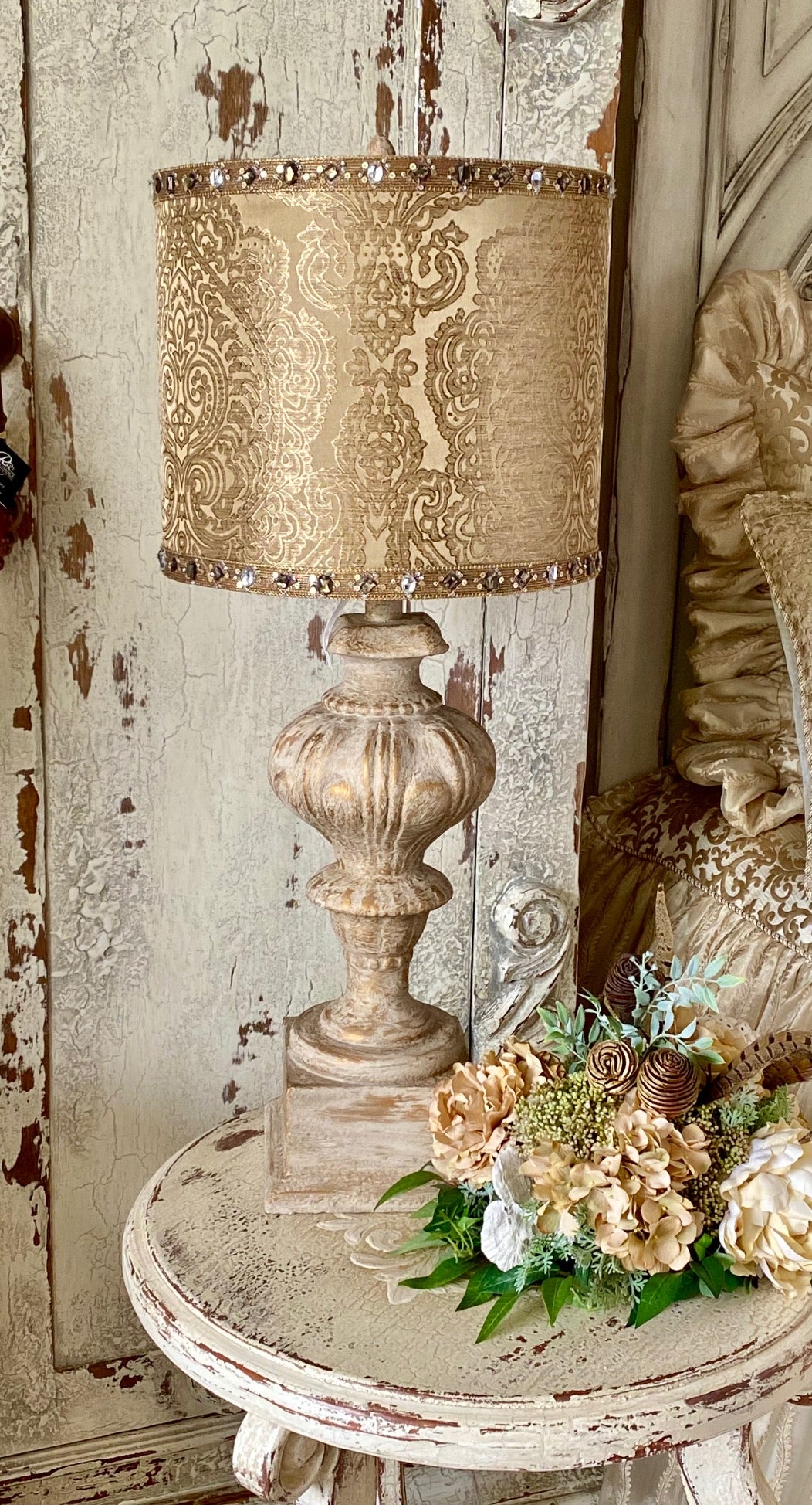 Gallery Designs Table Lamp in Cream and Gold Finish