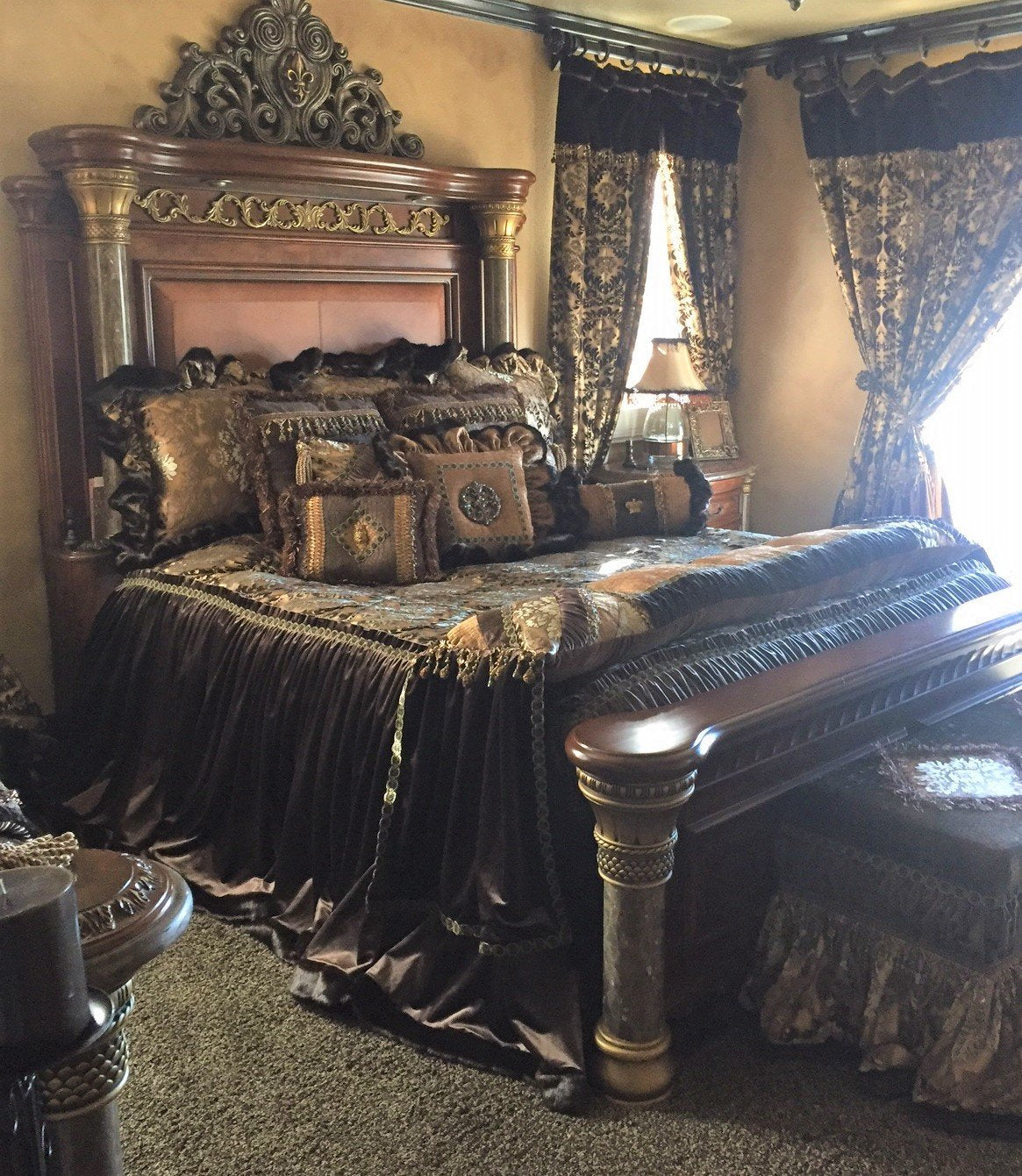  Old_world_bedding-chocolate_brown_bedding-damask-faux_mink-velvet_bedding-decorative_pillows-reilly_chance_collection
