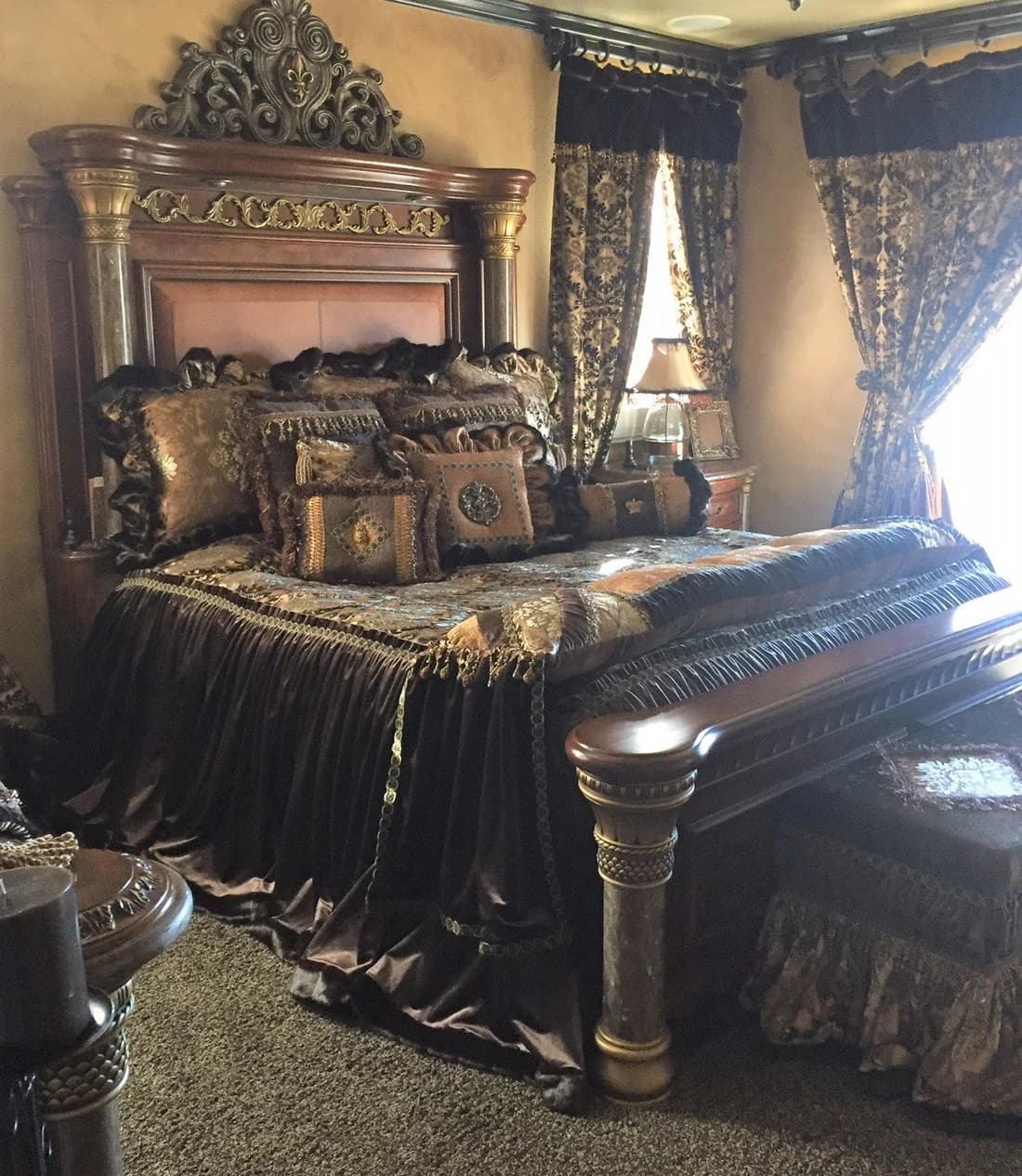  Old_world_bedding-chocolate_brown_bedding-damask-faux_mink-velvet_bedding-decorative_pillows-reilly_chance_collection