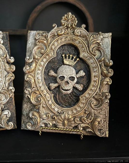 Michelle Butler Halloween Skull Plaques