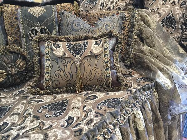 decorative_pillows-leopard_print-organza-ruffles-swarovski_crystales-reilly_chance_collection_grande