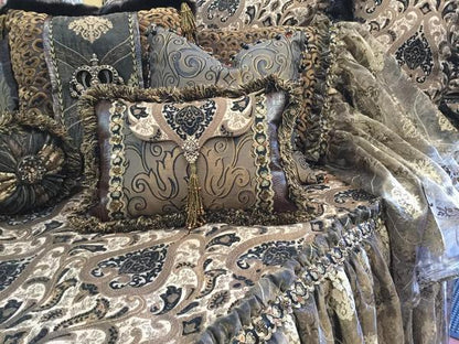 decorative_pillows-leopard_print-organza-ruffles-swarovski_crystales-reilly_chance_collection_grande