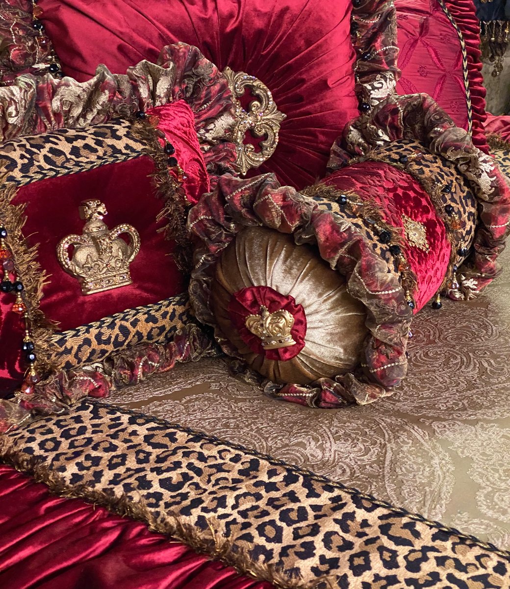 Luxury_bedding-old_world_decor-old_world_bedding-designer_bedding-decorative_pillows-reilly-chance_collection