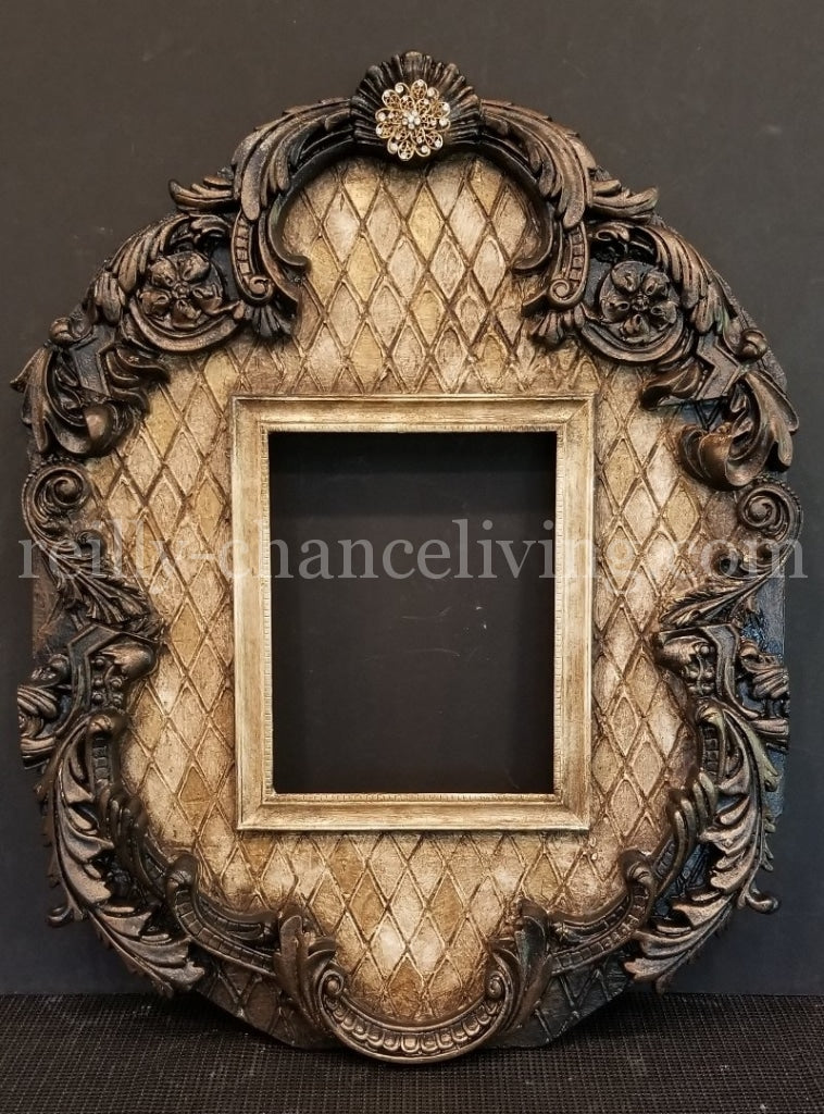Michelle_Butler_original_heirloom_frame-old_world_picture_frames-decorative_picture_frames-oval_picture_frames-reilly_chance