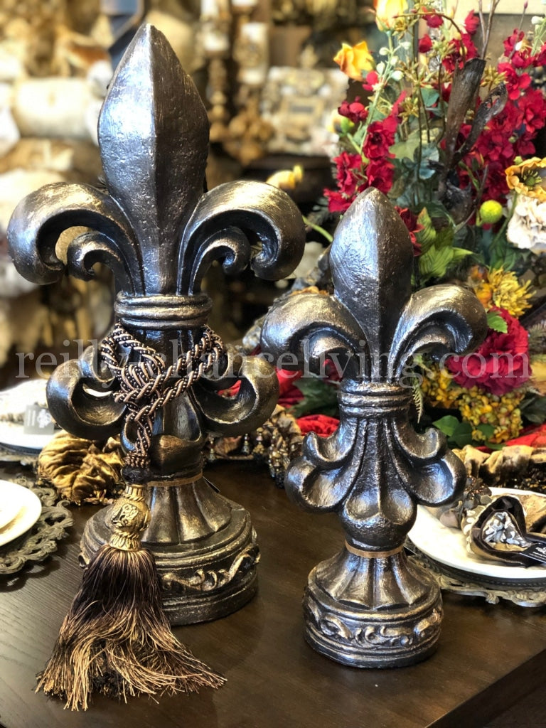 Old_world_style_decor-table_top_fleur_de_lis_sculptures-french_country_style-tablescapes-reilly_chance_grande